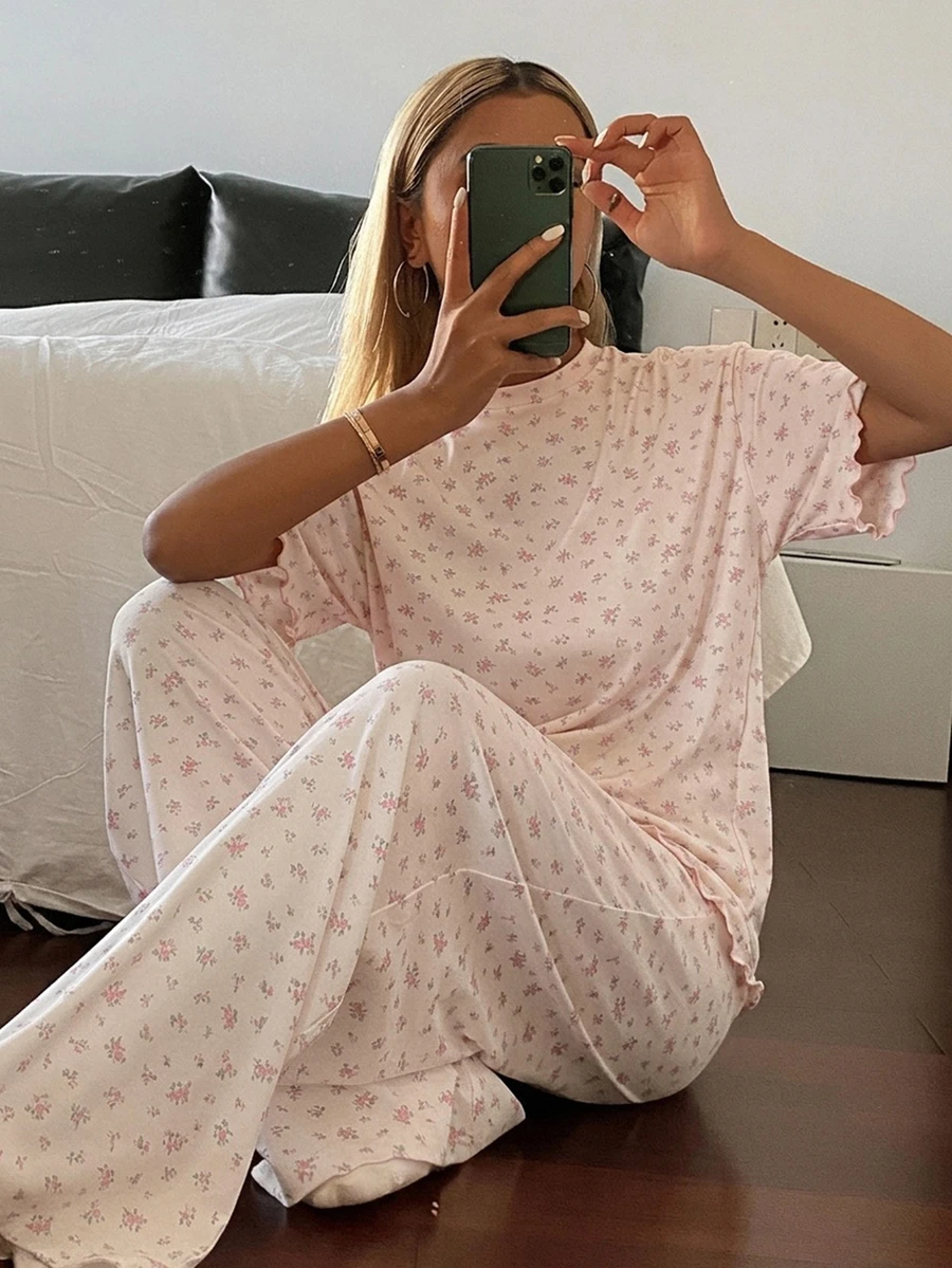 DAZY 2件組甜美碎花寬鬆短袖T恤與寬鬆直筒長款睡褲夏季女款睡衣套裝 - 杏色 - 查看 1
