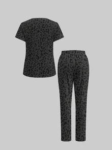 TaskEZ Scrub Set With Retro Contrast Color Leopard Print, Suitable For Work, Commuting, Pet Hospital And Other Occasions. - Multicolor - View 2