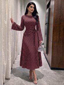 Modelyn 春秋法式通勤優雅波點收腰百褶抽繩喇叭袖長洋裝女款 - 酒紅色 - 查看 6