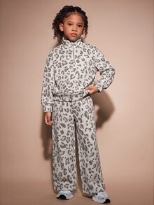 SHEIN 女童 2 件套運動衫套裝，淺灰色保暖面料，包含半拉鍊立領運動衫與寬鬆運動長褲，柔軟舒適，適合女童休閒運動風，完美適合作為日常穿著與戶外活動 - 淺灰色 - 查看 3
