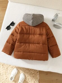 SHEIN معطف شتوي مبطن سميك للأطفال والأولاد الصغار، مريح وفضفاض وعملي، بلون سادة متعدد الاستخدامات، بغطاء رأس وسحاب - بني - مشاهدة 2