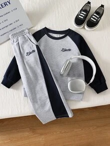 SHEIN Genkimix Kids Boys Korean Style Minimalist Black & Grey Color Block Raglan Sleeve Crew Neck Sweatshirt With Matching Color Block Loose Sweatpants Set, Spring Daily Wear - Grey - View 4