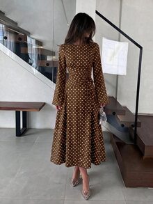 Modelyn 春秋法式通勤優雅波點收腰百褶抽繩喇叭袖長洋裝女款 - 咖啡 - 查看 7