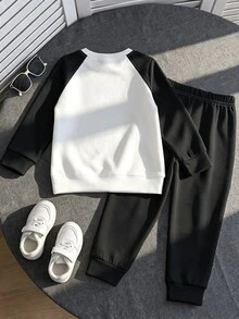 1套 春/秋季新款男童拼色長袖圓領衛衣與長褲2件套，3D壓花HK字母裝飾，黑白拼色設計，休閒舒適時尚，百搭時尚，適合學校、日常出遊、假期旅行，多場景穿著，拍照出片套裝，一套多穿，打造豐富春秋風格 - 彩色 - 查看 2