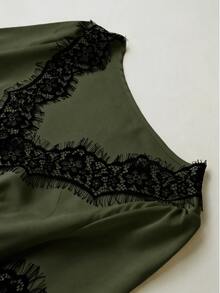SHEIN Raffinéa Blus Lengan Pendek Satin dengan Hem Asimetris, Busana Musim Panas Elegan untuk Wanita, Motif Patchwork Renda Prancis - Hijau Tentara - View 4