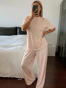 DAZY 2件組甜美碎花寬鬆短袖T恤與寬鬆直筒長款睡褲夏季女款睡衣套裝 - 杏色 - 查看 6