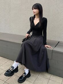 DAZY 女款純色V領百褶休閒百搭日常穿搭T恤 秋季 - 黑色 - 查看 10