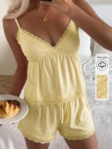 CovetEZ 女款蕾絲拼接百褶細肩帶上衣與短褲休閒日常套裝 - 鵝黃色 - 查看 2