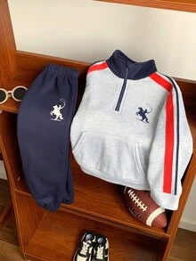 SHEIN 2件組兒童小男孩秋冬條紋圓領長袖套頭運動衫與慢跑褲套裝，立領運動衫套裝，男孩運動套裝，秋冬套裝 - 彩色 - 查看 5
