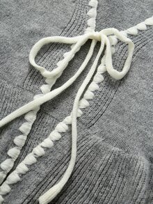 GlowEve CURVE Cardigan Rajut Leher V dengan Simpul Pita. Trim Kontras. Sweater Cardigan Ukuran Besar Gaya Romantis Prancis - Light Grey - View 6
