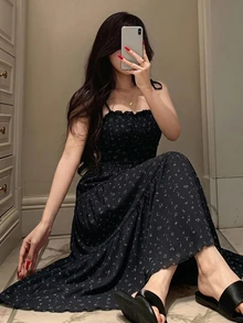DAZY 度假風碎花細肩帶洋裝 夏季女款睡裙 - 黑色 - 查看 3