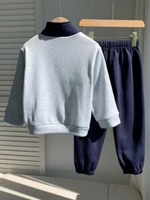 SHEIN 2件組兒童小男孩秋冬條紋圓領長袖套頭運動衫與慢跑褲套裝，立領運動衫套裝，男孩運動套裝，秋冬套裝 - 彩色 - 查看 2