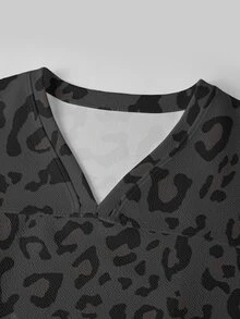 TaskEZ Scrub Set With Retro Contrast Color Leopard Print, Suitable For Work, Commuting, Pet Hospital And Other Occasions. - Multicolor - View 7