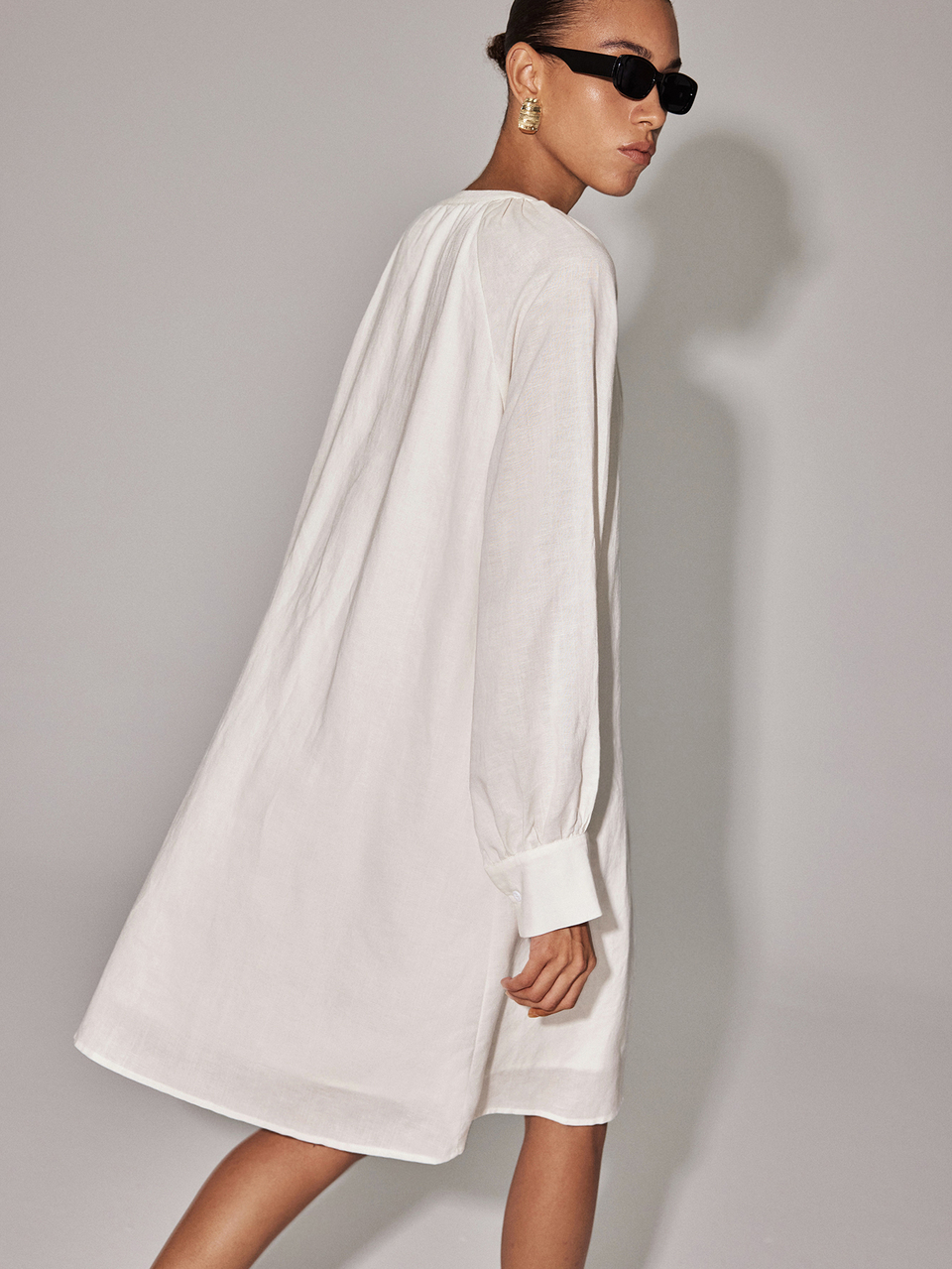 Anewsta Essential Women's Elegant Off-White Minimalist Half-Open Collar Shirt Dress, Loose Straight Long Sleeve Fall Winter Dress For Commuter Vacation