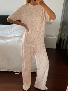 DAZY 2件組甜美碎花寬鬆短袖T恤與寬鬆直筒長款睡褲夏季女款睡衣套裝 - 杏色 - 查看 5
