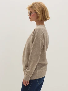 MUSEYN Grey Knit Ribbed Crew Neck Oversized Sweater Cosy Textured Everyday Casual Fall New Season Capsule Wardrobe - Light Grey - View 3