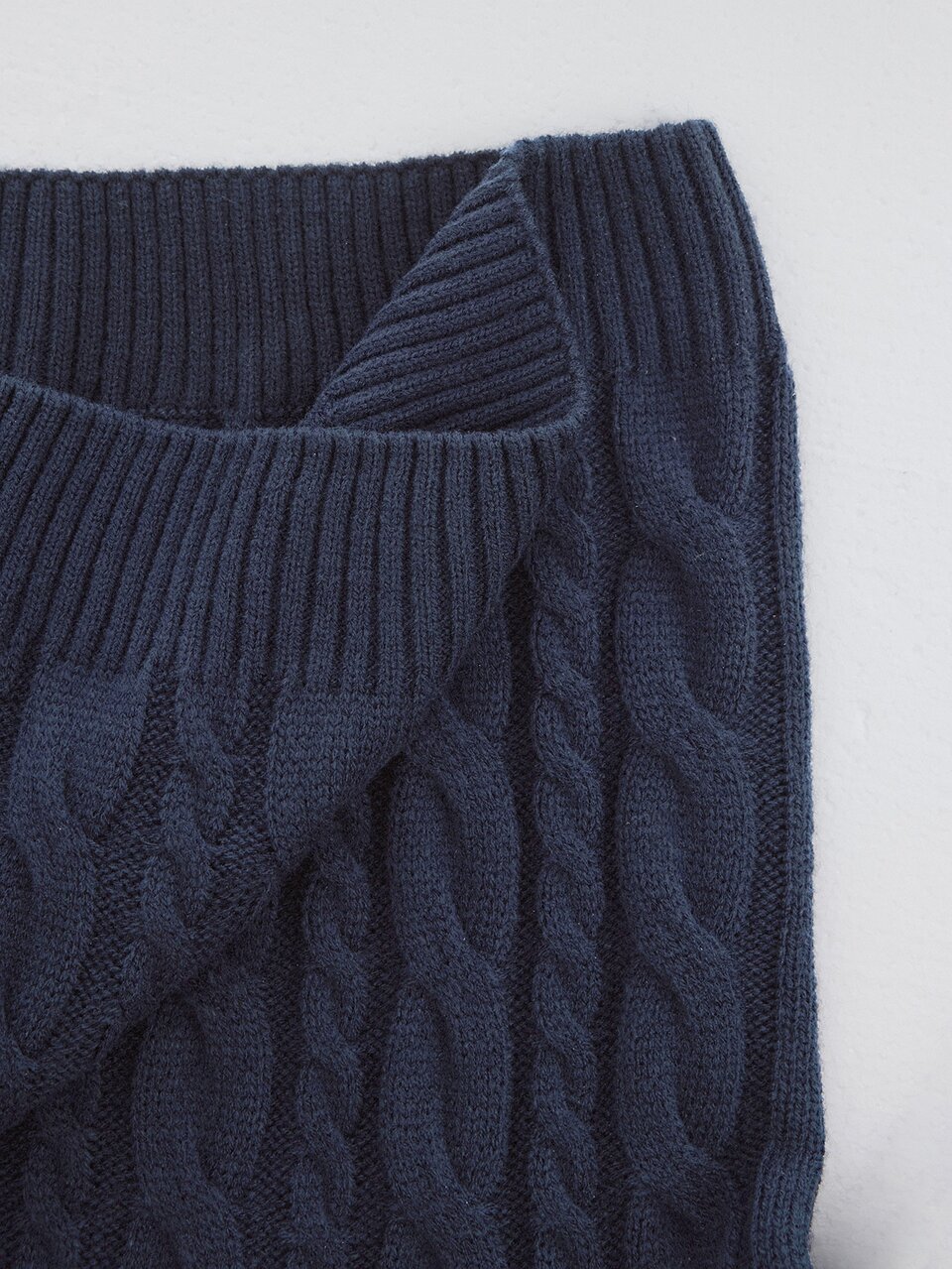 2026 New Autumn Women's Loose Fit Navy Blue Long Sleeve Sweater With High Round Button Design, Casual Commuter Urban Modern Minimalist Elegant Tea Party Independence Day Old Money Style Teacher Outfit Office Wear Holiday Outfit Vacation Date Outfit Women's Outwear Fashion Versatile Women's Sweater