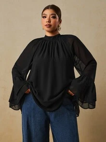 Travachic Blus Elegan Wanita Ukuran Besar Warna Polos Kerah Tegak Berlipit Lengan Lonceng - Hitam - View 2