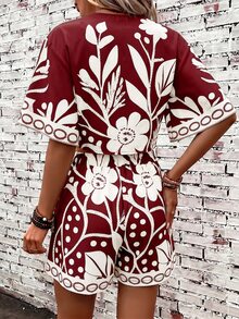 SHEIN Clasi 女款花卉印花前結抓皺上衣與短褲兩件套 - 紅白色 - 查看 2