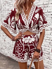 SHEIN Clasi 女款花卉印花前結抓皺上衣與短褲兩件套 - 紅白色 - 查看 4