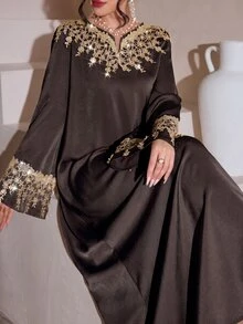 Al Najma Moderiktig elegant lös klänning med applikation och V-ringning - Kaffebrun - Visa 7