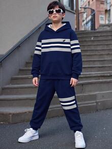 青少年男孩休閒極簡長袖連帽舒適運動衫2件套，適合秋冬，經典酷色拼接圖案印花，精緻羽毛小Logo圖案印花，適合返校季 - 彩色 - 查看 2