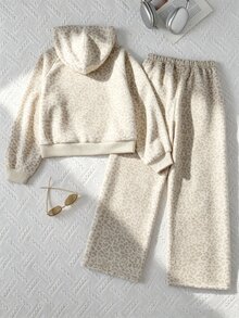 SHEIN Casuvi Kids 兒童女童豹紋連帽衛衣套裝 2件組，秋冬套裝，寬鬆落肩袖袋鼠口袋連帽上衣 + 高腰直筒寬腿褲，時尚淺棕豹紋配皮革貼飾，休閒運動風，適合前青春期女孩 - 彩色 - 查看 2