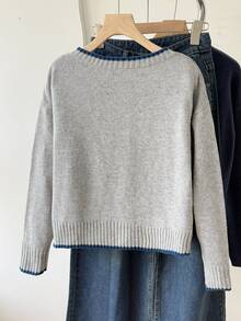 SHEIN 青少年女孩秋冬時尚通勤圓領拼色套頭毛衣，寬鬆落肩長袖針織衫，適合校園返校穿搭 - 淺灰色 - 查看 2