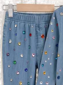 SHEIN Casuvi Kids Tween女孩春/秋長袖上衣與喇叭褲2件套，淺牛仔藍全身上飾彩色水鑽，牛仔效果柔軟面料，搭配鬆緊腰喇叭褲，甜美酷感精緻少女風套裝，適合日常穿著、學校活動與假期 - 彩色 - 查看 5