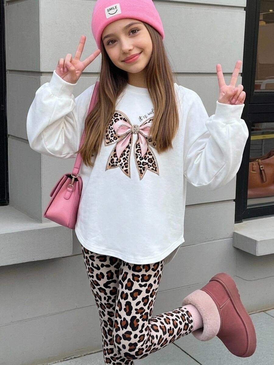 SHEIN 少女 Y2K 美式復古豹紋粉色蝴蝶結印花拼色運動條紋休閒套裝,簡約休閒長袖緊身褲 2 件組,甜美校園運動風,適合戶外野餐、出遊、街拍 - 棕色 - 查看 1