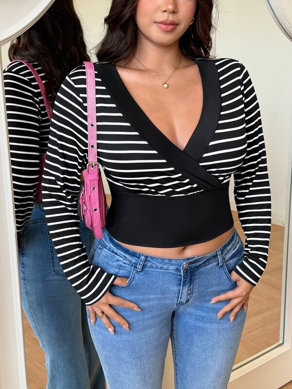 GalTyme Kaos Crop Bergaris Kasual Musim Gugur Ukuran Besar