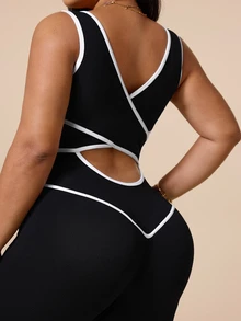 SHEIN Rhythm Era بدلة رياضية نسائية مقاس كبير بتصميم مفرغ وألوان متباينة بقصة ضيقة - الأسود - مشاهدة 4