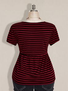 SHEIN ICON 女款大尺碼短袖休閒條紋 2 合 1 T恤 - 紅色和黑色 - 查看 3