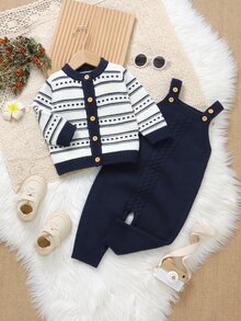 SHEIN Vintaside Kids 男嬰時尚毛衣套裝！圓領長袖條紋開襟衫，搭配精緻外套與內搭細肩帶連身褲，為寶寶打造全新休閒吊帶褲風格。柔軟親膚，讓寶寶享受溫暖童年，兩件式設計，穿著更方便 - 藏蓝色 - 查看 6