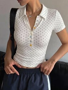 DAZY 春夏波點滿版印花白色上衣，彩色鈕扣裝飾，休閒街頭風運動音樂祭性感修身短袖女款T恤 - 白色 - 查看 6
