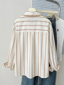 Comfortcana 女款刺繡棕色條紋拼接長袖修身時尚襯衫，附口袋，休閒優雅翻領 - 卡其色 - 查看 2