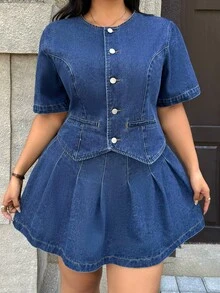 Rivivi Gaun Denim Kasual Wanita Ukuran Besar, Leher Bulat, Lengan Pendek, Kancing Tunggal, dan Hem Berlipit - Biru - View 4