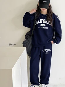 青少年女孩舒適休閒極簡英文標語印花寬鬆圓領長袖套頭運動衫與錐形運動褲套裝，適合居家與外出，深綠色，聖誕 - 藏蓝色 - 查看 3