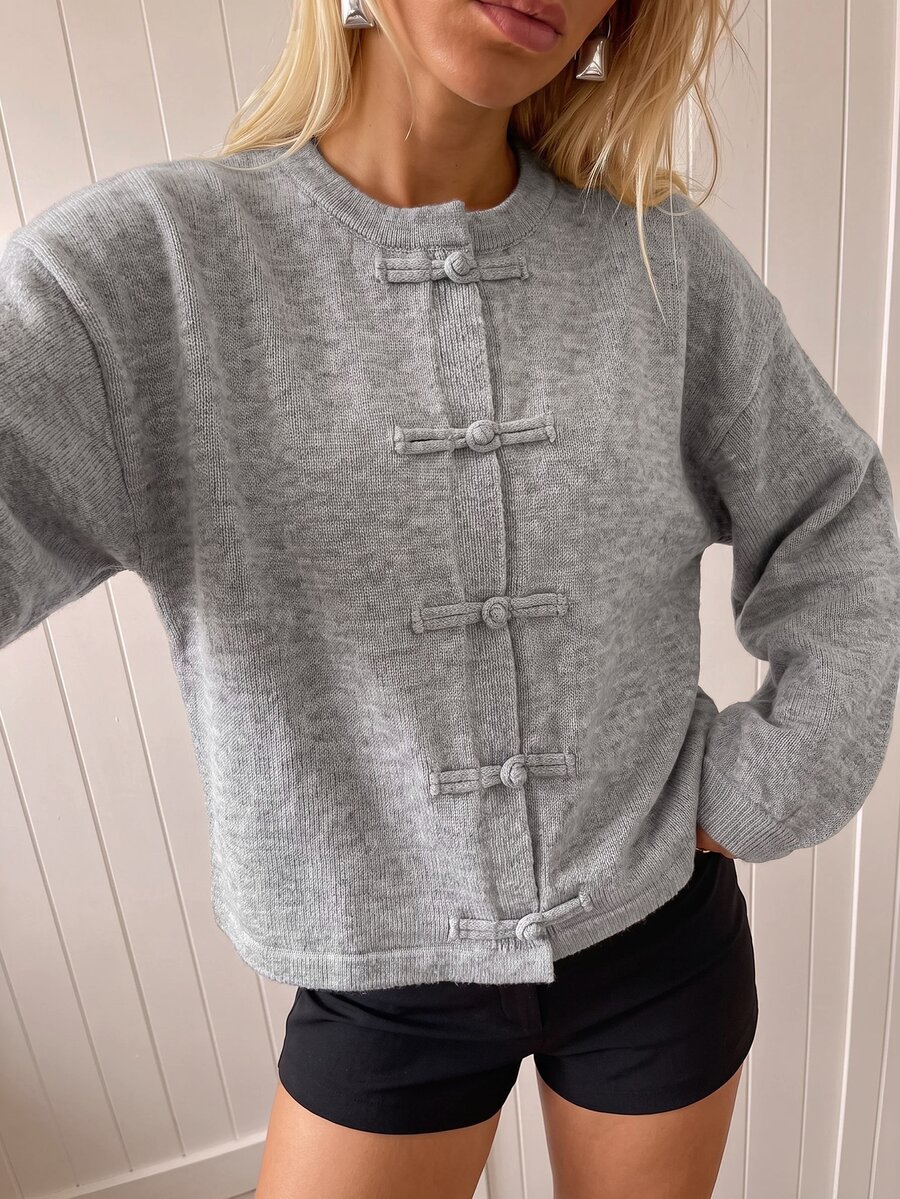 Avantive Sweater Lengan Panjang Wanita Model Streetwear Bergaya Vintage Lembut dengan Kancing Katak - Grey - View 1
