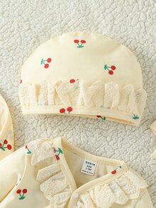 SHEIN 新生女嬰 6 件套清新櫻桃套裝，包含包巾、帽子、手套、圍兜、髮帶和連身衣，柔軟舒適面料，適合日常穿著，禮品 - 黃色 - 查看 7