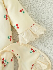 SHEIN 新生女嬰 6 件套清新櫻桃套裝，包含包巾、帽子、手套、圍兜、髮帶和連身衣，柔軟舒適面料，適合日常穿著，禮品 - 黃色 - 查看 4