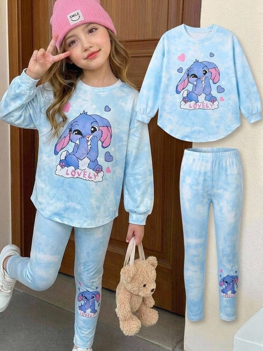 SHEIN 女童可愛趣味卡通藍色兔子 Lulu & Stitch 圖案,清新天藍色紮染,女童休閒極簡長袖圓領 T 恤與喇叭褲 2 件套,秋冬套裝 - 藍白色 - 查看 1