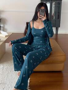DAZY 3件組蝴蝶結圖案滿版印花女款睡衣套裝，包含開襟衫、細肩帶背心與長褲 - 藍色 - 查看 5