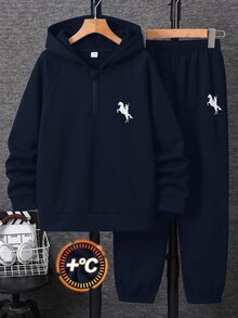 SHEIN 兒童青少年男孩騎士印花插肩袖長袖秋冬連帽衛衣與運動長褲休閒套裝 - 藏蓝色 - 查看 5