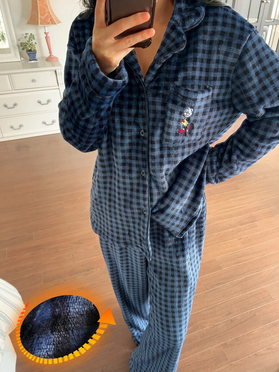 DAZY 2件組格紋刺繡圖案珊瑚絨寬鬆睡衣套裝,秋冬款 - 寶藍色 - 查看 1