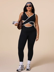 SHEIN Rhythm Era بدلة رياضية نسائية مقاس كبير بتصميم مفرغ وألوان متباينة بقصة ضيقة - الأسود - مشاهدة 1