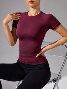 Easithlete Easithlete 女款素色插肩袖短袖無縫T恤，適合日常健身與運動 - 中紫紅色 - 查看 4