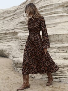 SHEIN Petite 小碼女款中長洋裝，半高領、胸前抓褶設計、高腰收腰、豹紋印花 - 彩色 - 查看 1