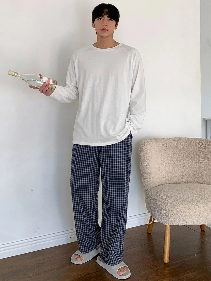 DAZY 春秋款純白色寬鬆針織布料T恤搭配藍色格紋布料,簡約舒適男士居家休閒套裝 - 彩色 - 查看 1