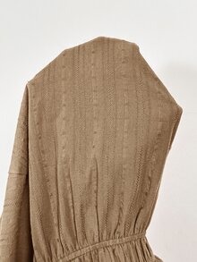 SHEIN 孕婦純色深V領百褶休閒日常夏季洋裝 - 卡其色 - 查看 3